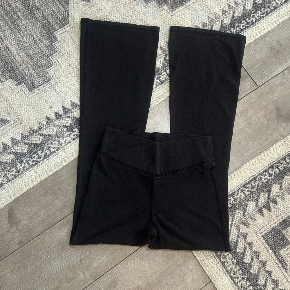 Old Navy Active Girls Black High Rise Flare Pants Size large Go Dry High Rise